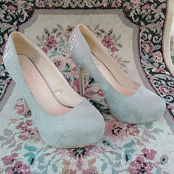Charming Charlie Faux Gray Suede Heels - Size 7 - Picture 2 of 5